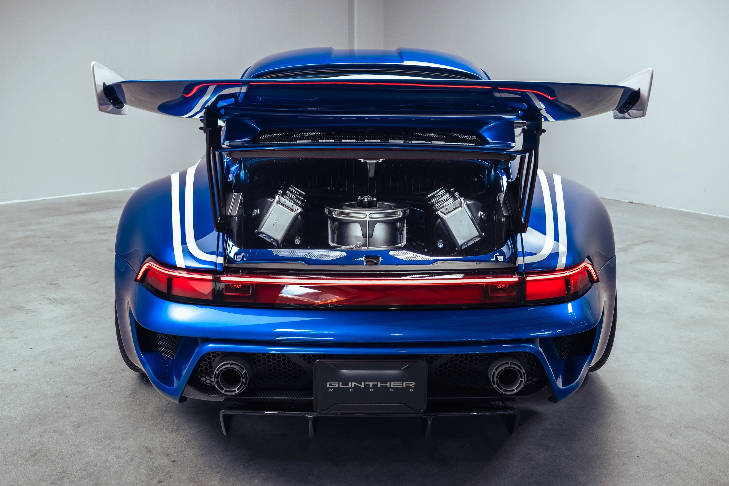 Guntherwerks_Turbo_Brundle_Edition_75-2560w